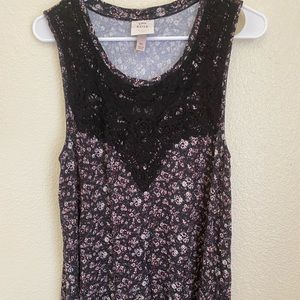 Knox Rose lace & floral tank size XL